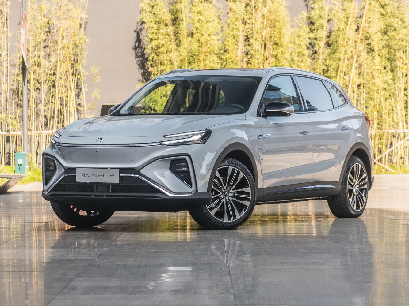 Rising Auto Marvel R (2020–2022) · Electro AT (222.0 кВт) 4WD