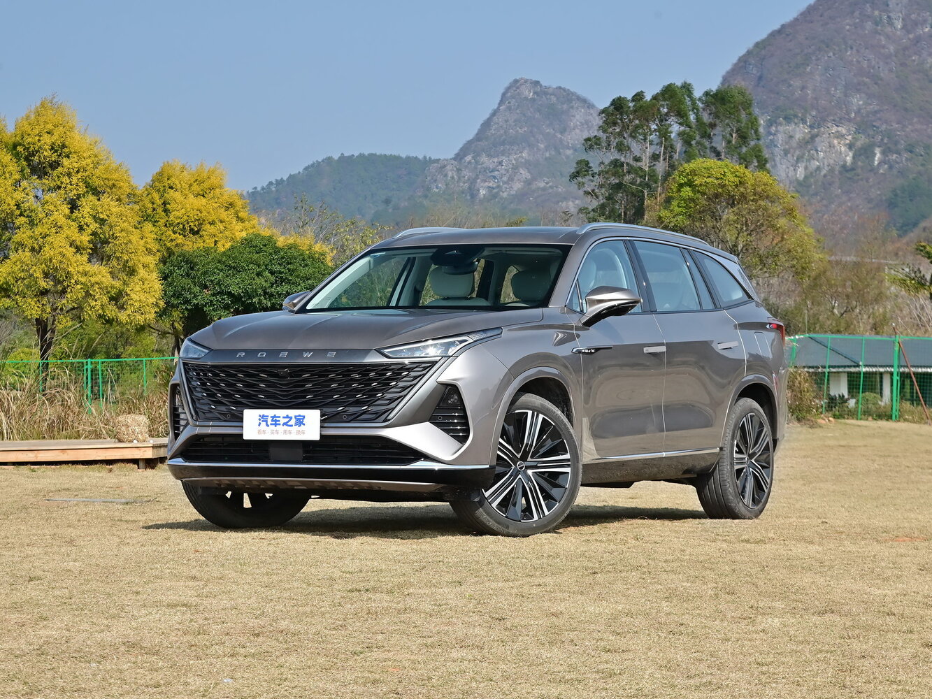 Roewe RX9 (2022–2026) · 2.0 AT (242 л.с.)