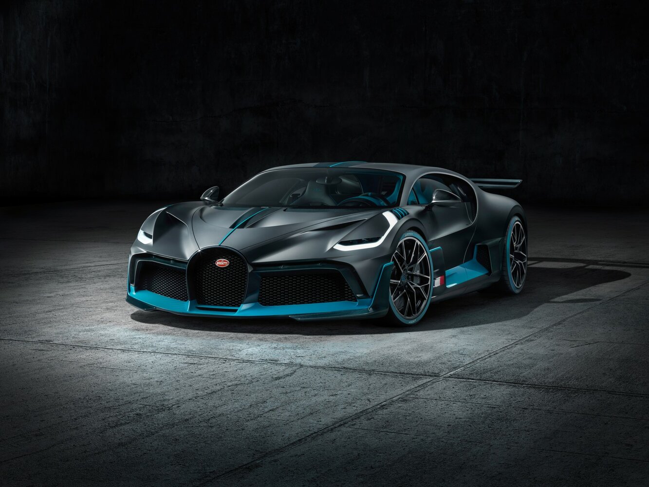 Bugatti Divo (2018–2021) · 8.0 AMT (1500 л.с.) 4WD