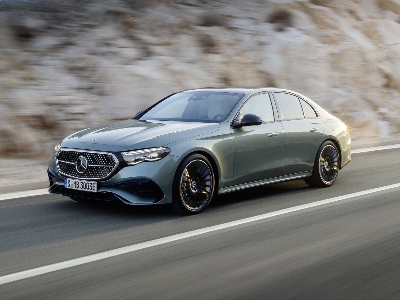 Mercedes-Benz E-Класс VI (W214, S214) (2023–2026) · 300 de 2.0hyb AT (313 л.с.) 4WD