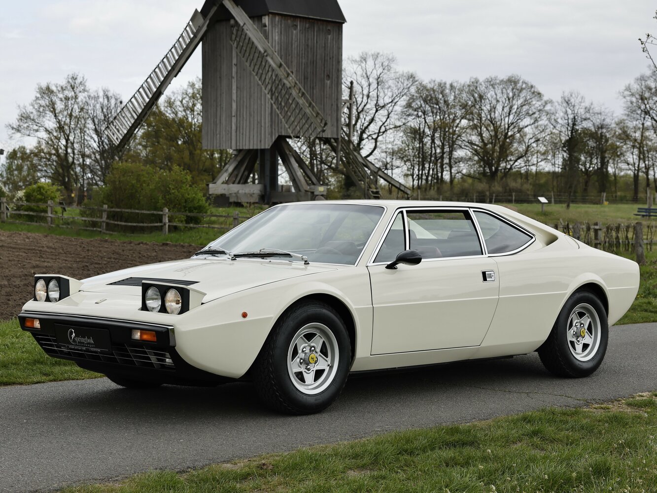 Ferrari Dino 208/308 GT4 (1973–1978) · Dino 208 GT4 2.0 MT (170 л.с.)