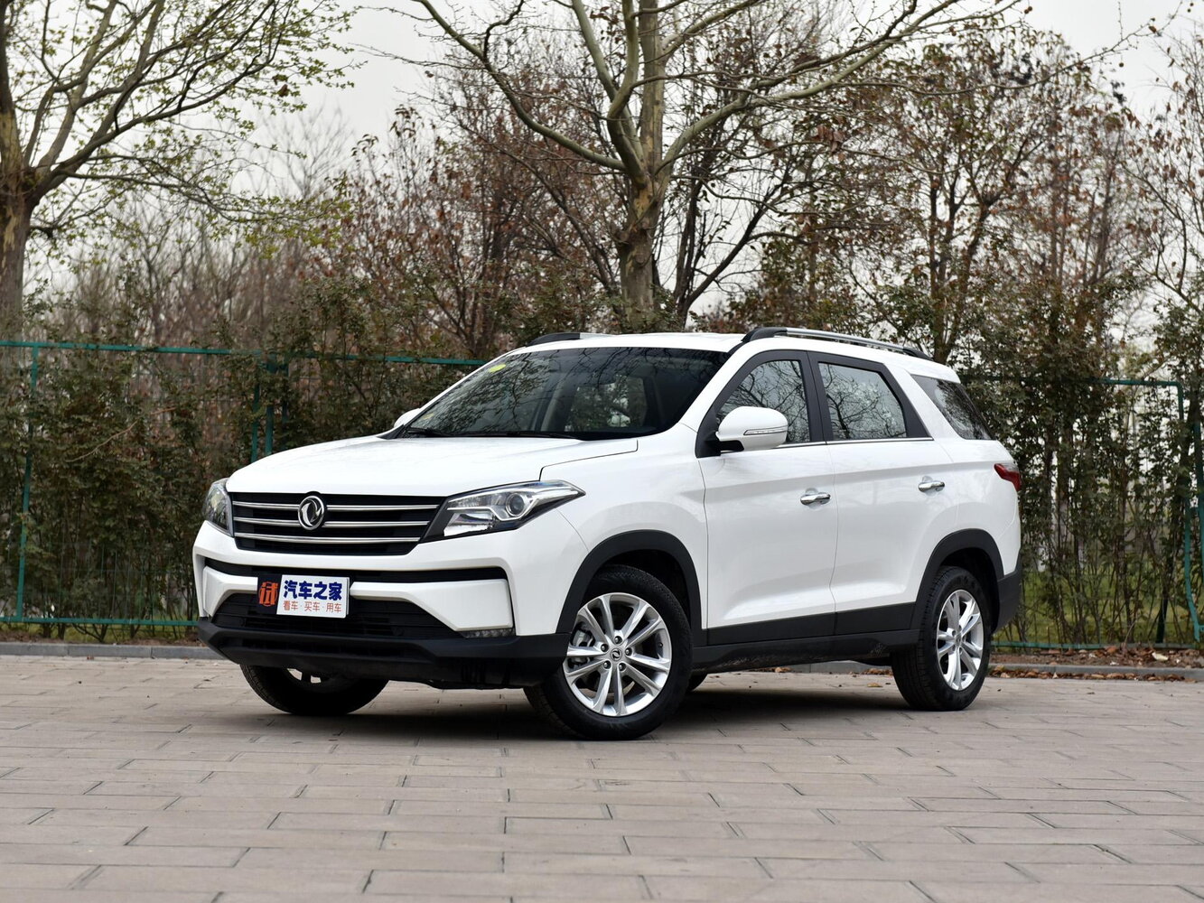 Dongfeng Fengon 560 I (2017–2021) · 2.0 MT (143 л.с.)