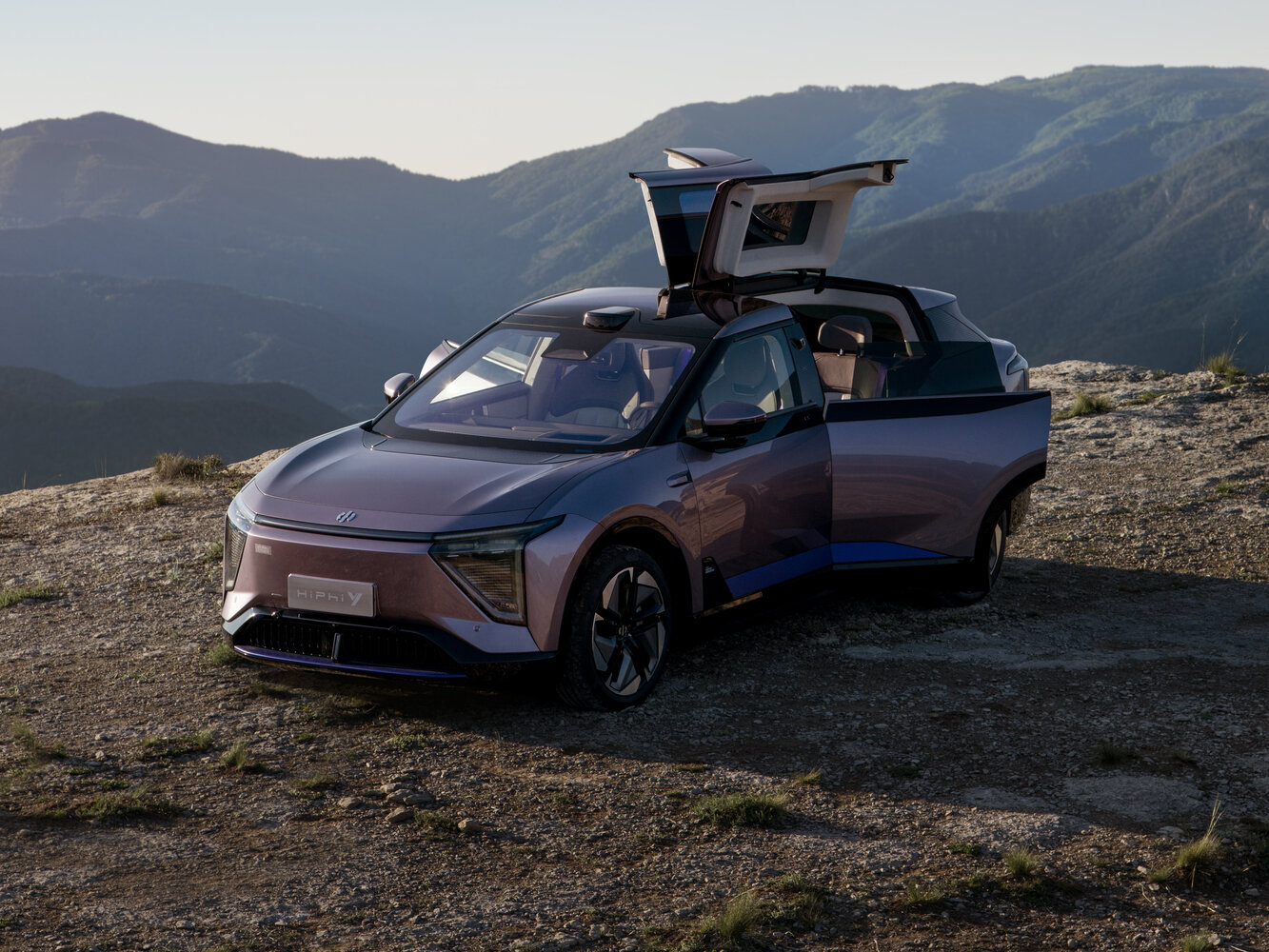HiPhi Y (2023–2024) · 115 kWh Electro AT (247.0 кВт)