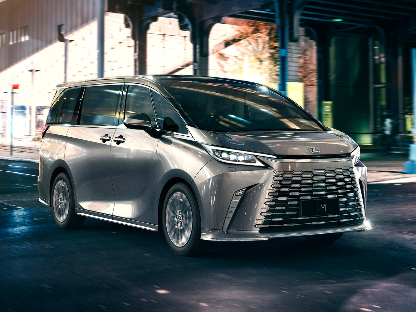 Lexus LM II (2023–2026) · 350h 2.5hyb CVT (250 л.с.) 4WD