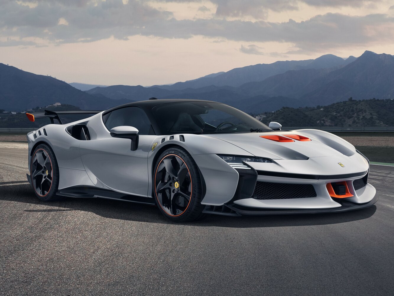 Stradale XX 4.0hyb AMT (1030 л.с.) 4WD