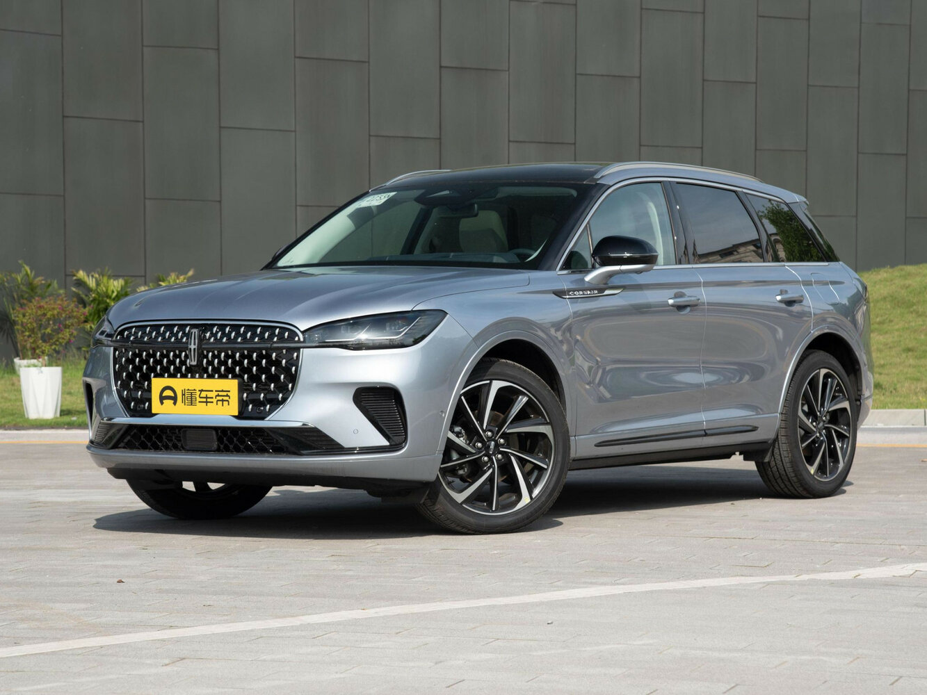Lincoln Corsair I Рестайлинг (China Market) (2023–2026) · 2.0 AT (261 л.с.) 4WD