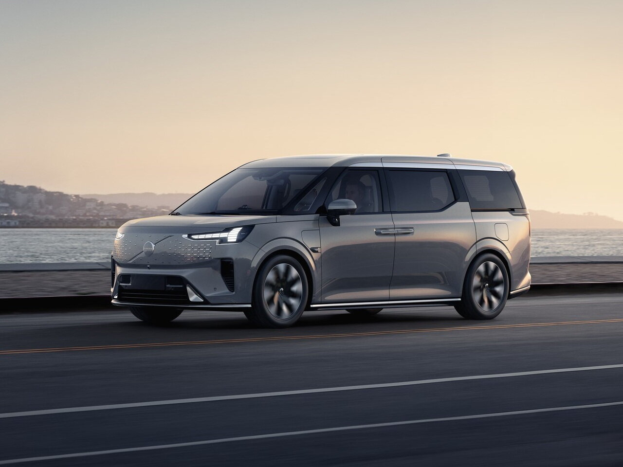 Volvo EM90 (2023–2026) · Electro AT (200.0 кВт)
