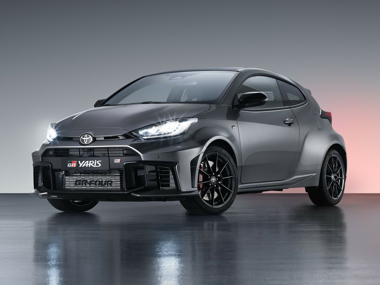 Toyota Yaris IV Рестайлинг (2024–2026) · 1.6 AT (304 л.с.) 4WD
