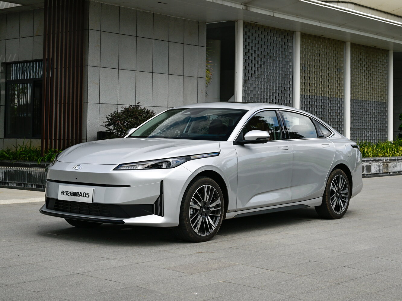 Changan Qiyuan A05 I (2023–2026) · 1.5hyb CVT (215 л.с.)
