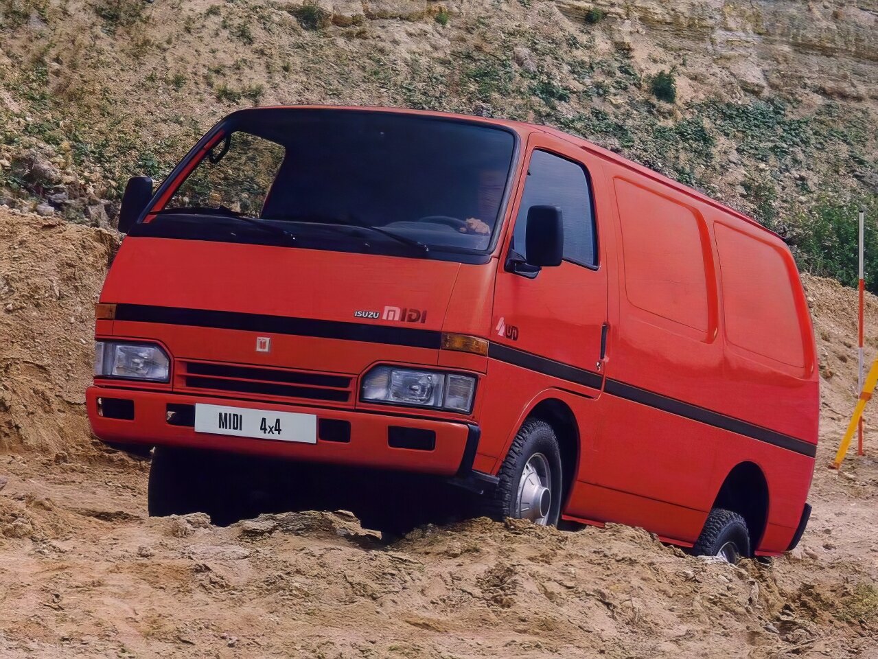Isuzu Midi (1986–1996) · 2.2d MT (61 л.с.)