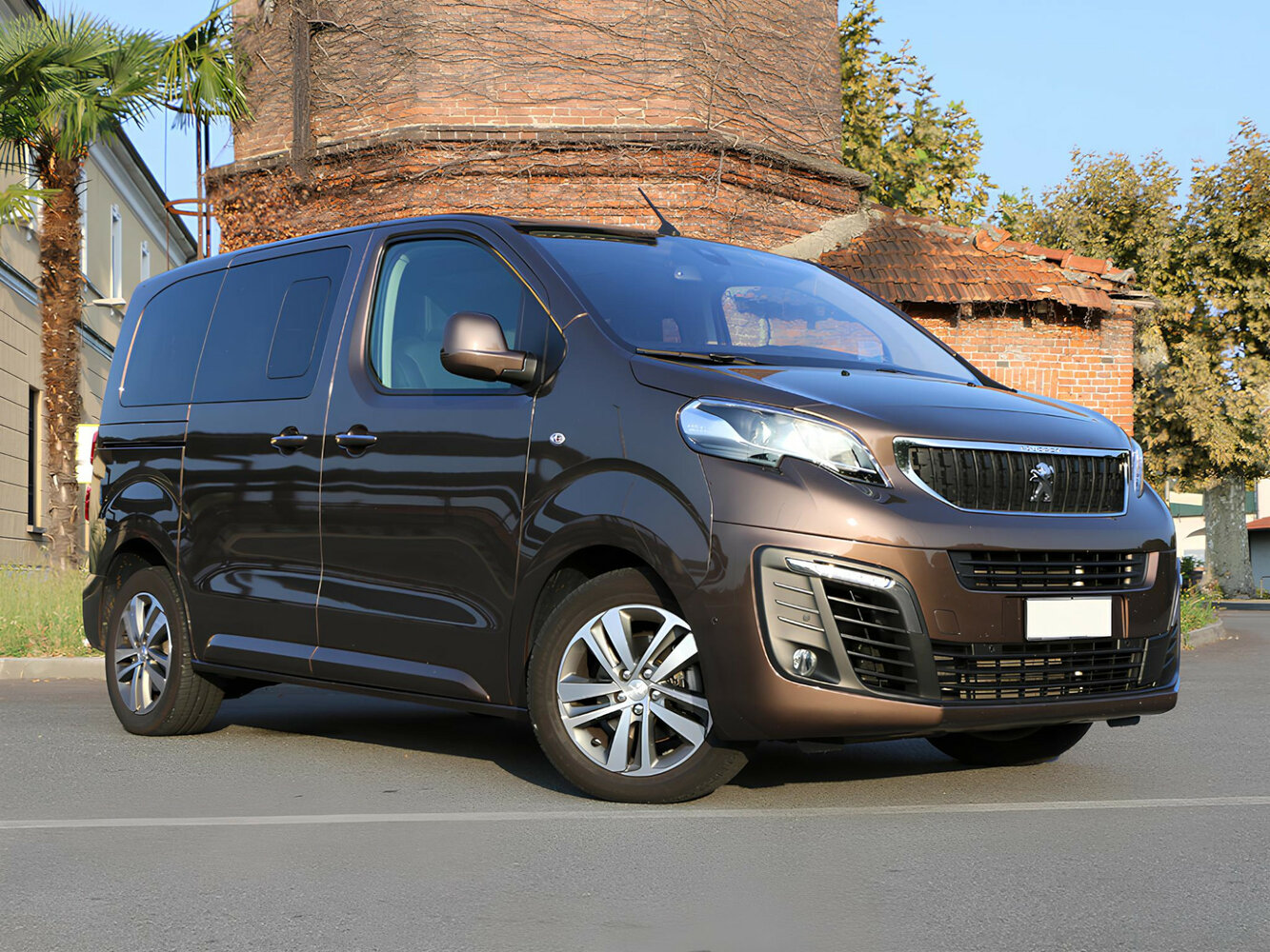 Peugeot Traveller I (2016–2024) · Compact 1.6d AMT (95 л.с.)