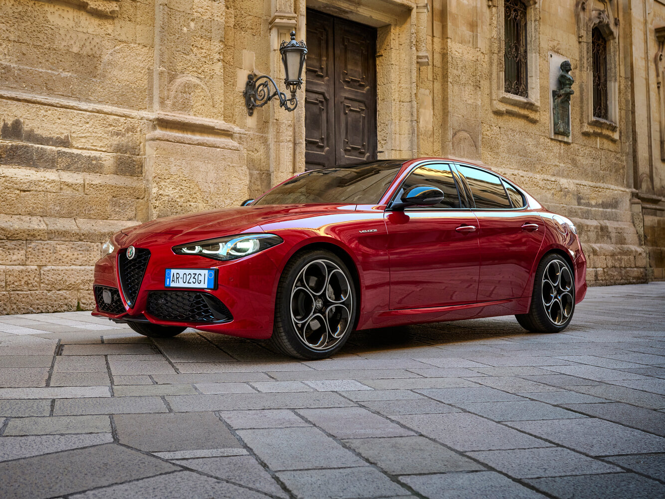 Alfa Romeo Giulia II (952) Рестайлинг 2 (2023–2026) · 2.0 AT (280 л.с.) 4WD