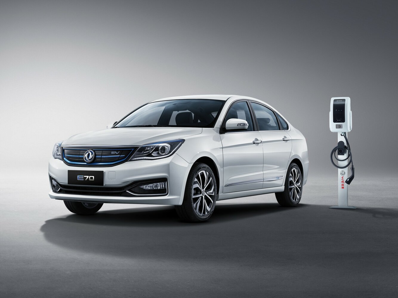 Dongfeng Aeolus E70 I (2017–2019) · Electro AT (90.0 кВт)