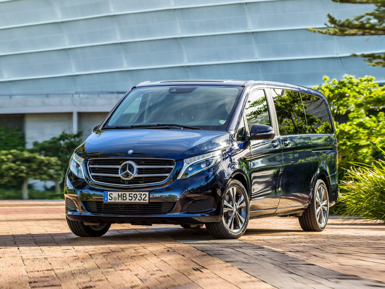Mercedes-Benz V-Класс III (W447) (2014–2019) · 250 длинный 2.0 AT (211 л.с.)