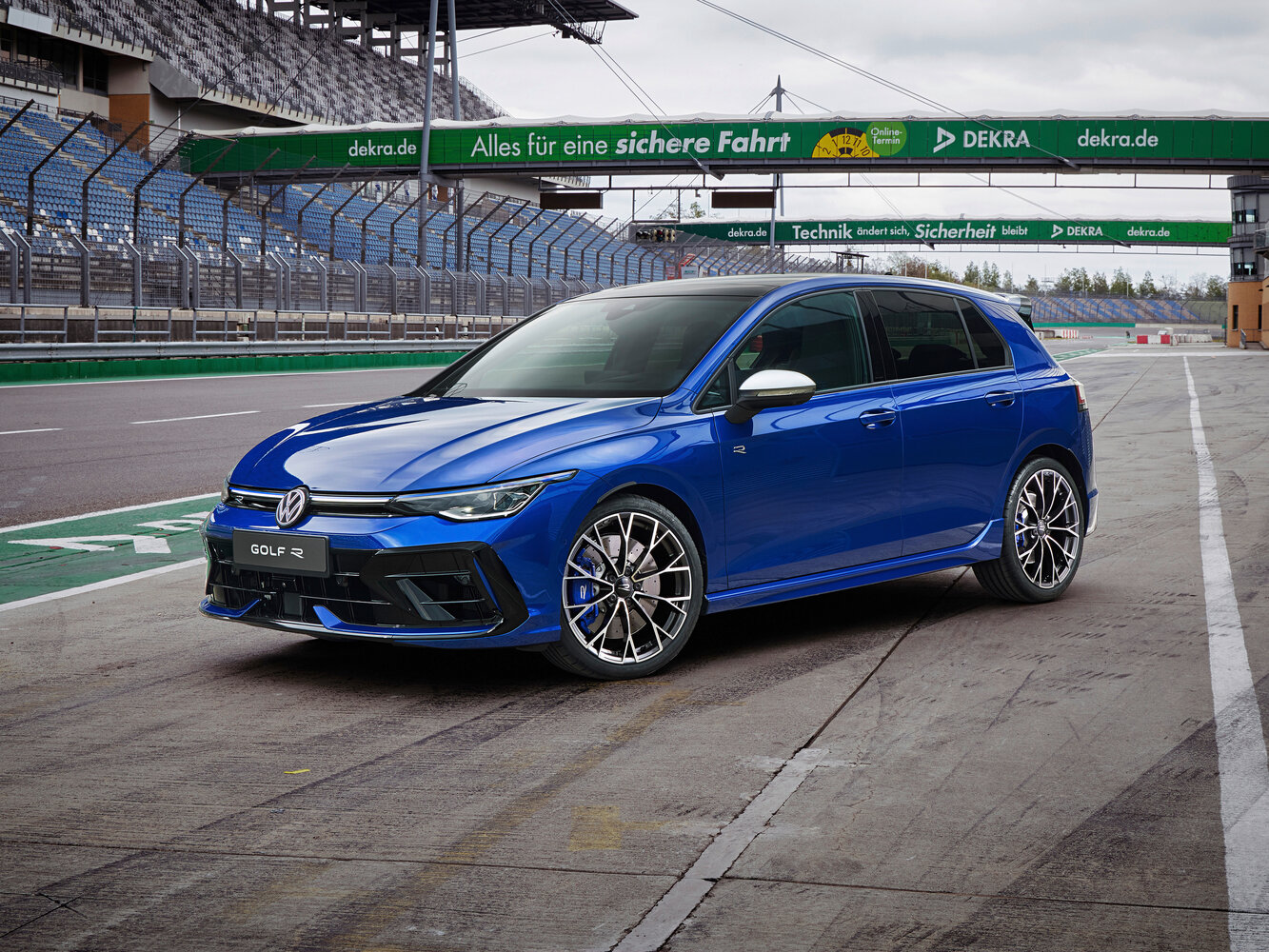 Volkswagen Golf R VIII Рестайлинг (2024–2026) · 2.0 AMT (333 л.с.) 4WD