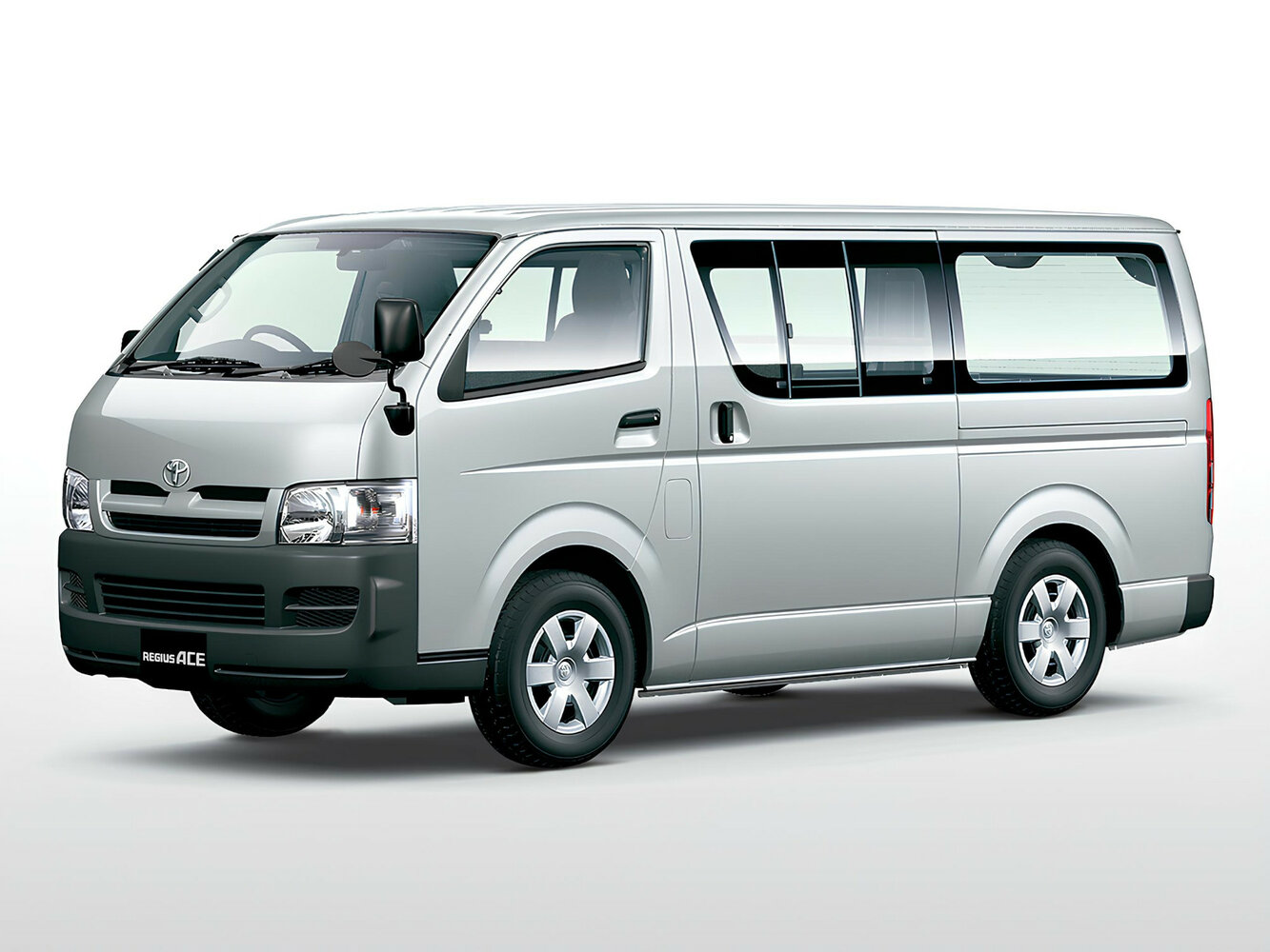 Toyota RegiusAce H200 (2004–2007) · 2.0 AT (133 л.с.)
