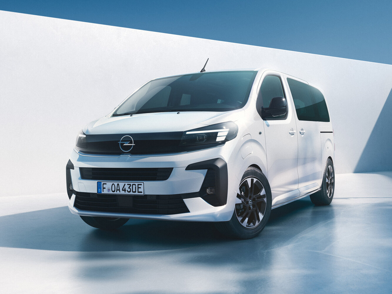 Opel Zafira Life I Рестайлинг (2024–2026) · XL 75kWh Electro AT (100.0 кВт)