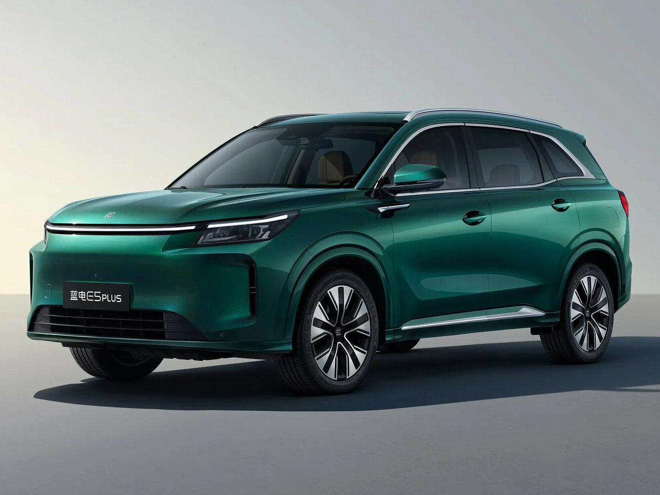 Dongfeng Fengon E5 PLUS (2024–2026) · 25 kWh 1.5hyb CVT (218 л.с.)