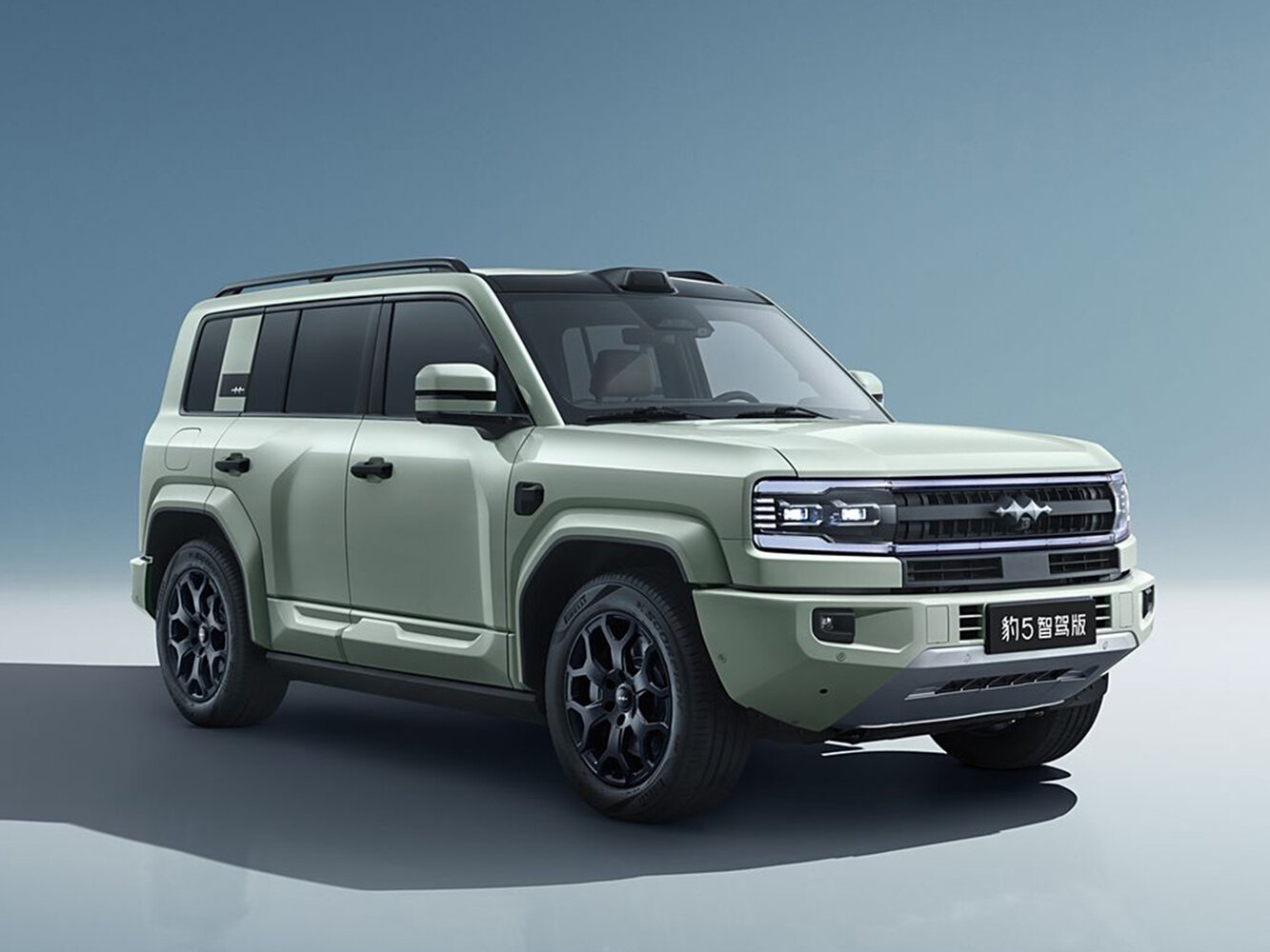 BYD FangChengBao Leopard 5 I Рестайлинг (2025–2026) · 47.8 kWh 1.5hyb CVT (687 л.с.) 4WD