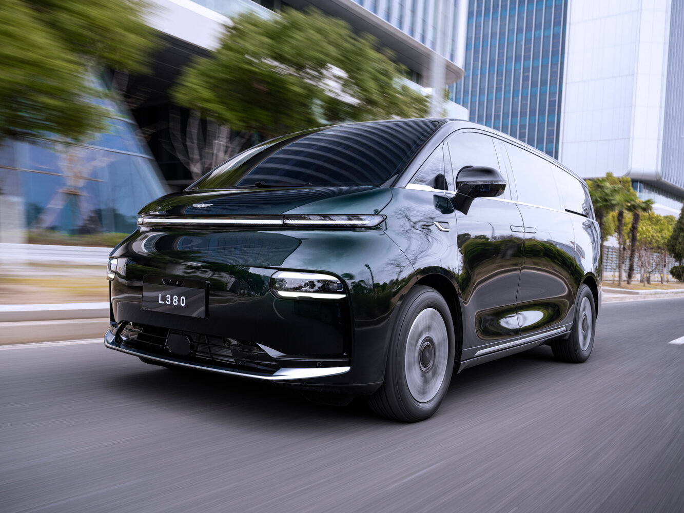 Geely Galaxy LEVC L380 (2025–2026) · 140 kWh Electro AT (400.0 кВт) 4WD