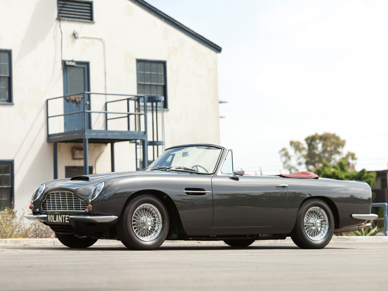 Aston Martin DB6 (1965–1970) · 4.0 MT (286 л.с.)