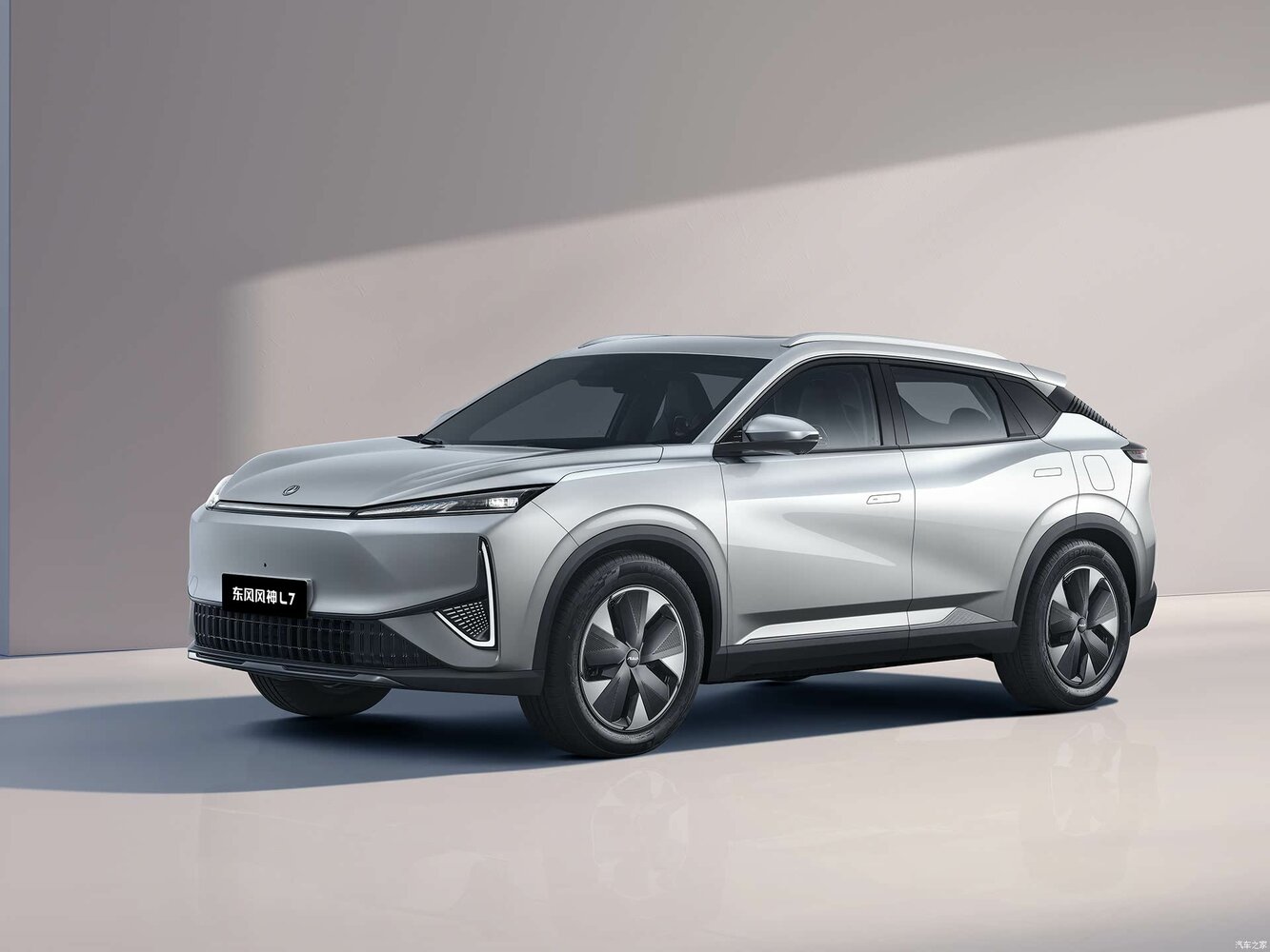 Dongfeng Aeolus L7 (2024–2026) · 30.3 kWh 1.5hyb AT (360 л.с.)