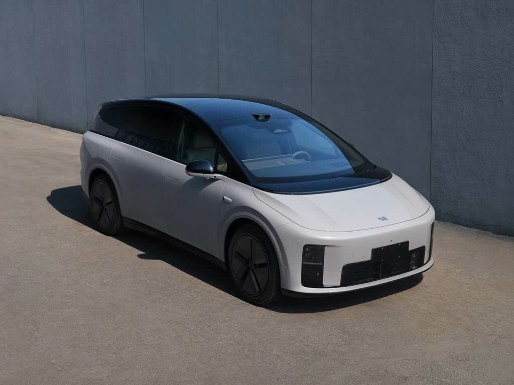 Li Auto (Lixiang) i8 (2025–2026) · 90.1 kWh Electro AT (400.0 кВт) 4WD