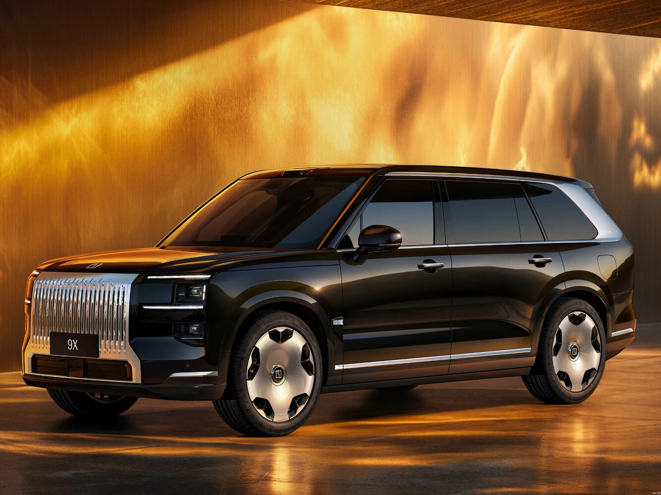 Zeekr 9X (2025–2026) · 70 kWh 2.0hyb AT (898 л.с.) 4WD