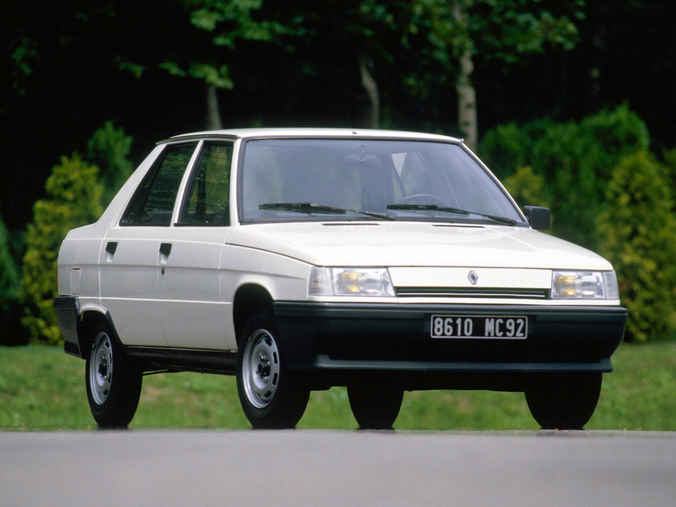 Renault 9 I Рестайлинг (1986–1997) · 1.2 MT (54 л.с.)