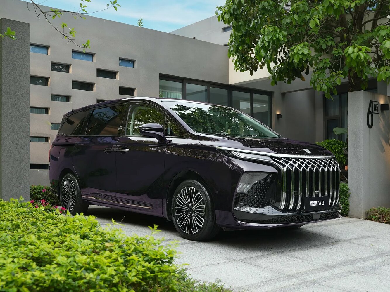 Forthing V9 (2024–2026) · 34.94 kWh 1.5hyb AT (310 л.с.)