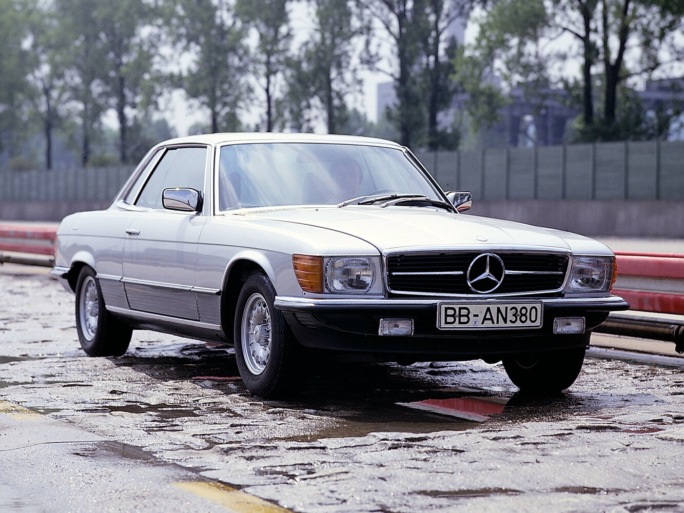 Mercedes-Benz SLC C107 (1971–1981) · 280 2.8 MT (185 л.с.)