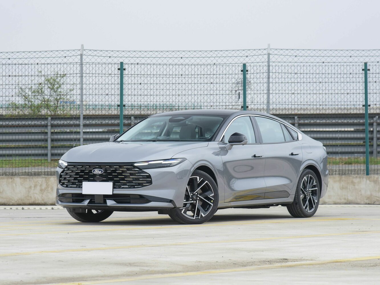 Ford Mondeo VI Рестайлинг (2025–2026) · 2.0 AT (261 л.с.)