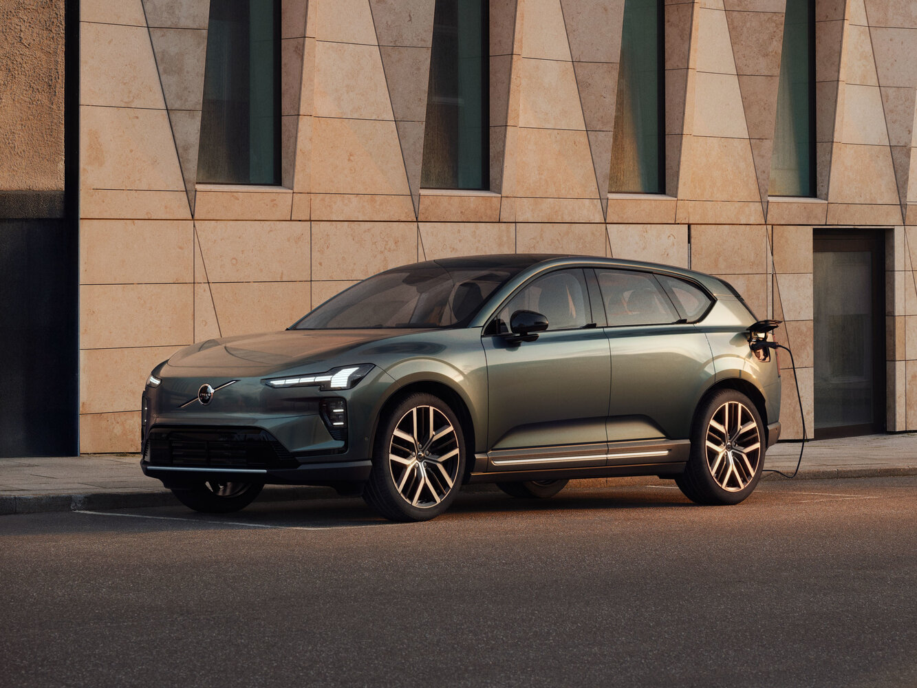 Volvo EX60 (2026–2026) · P12 AWD Electro AT (500.0 кВт) 4WD