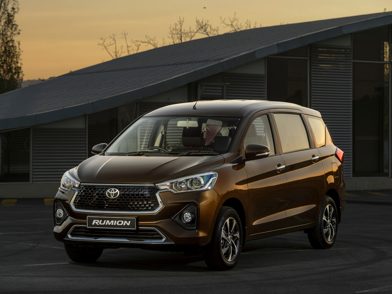 Toyota Rumion I Рестайлинг (2023–2026) · 1.5 AT (105 л.с.)
