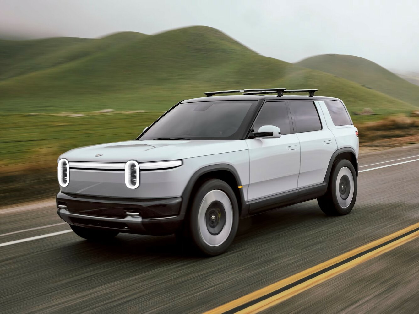 Rivian R2 (2026–2026) · Electro AT (490.0 кВт) 4WD