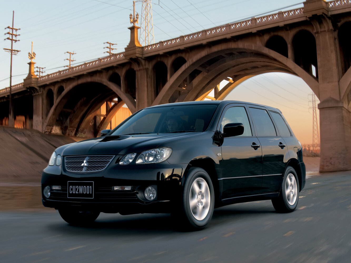 Mitsubishi Airtrek I Рестайлинг (2002–2008) · 2.0 AT (240 л.с.) 4WD