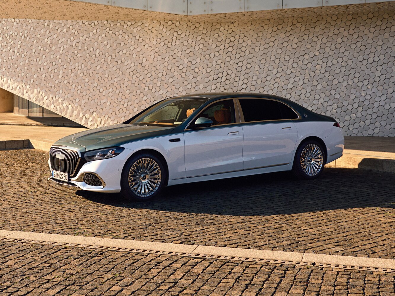 Mercedes-Benz Maybach S-Класс II (Z223) Рестайлинг (2026–2026) · 580 e 3.0hyb AT (585 л.с.) 4WD