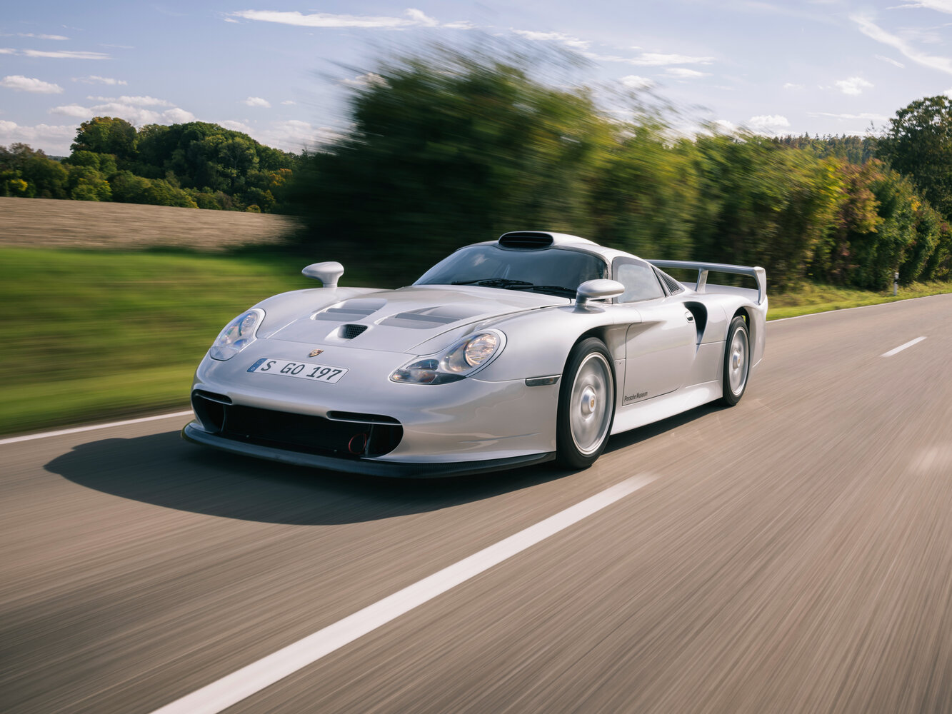 Porsche 911 GT1 996 (1997–1998) · 3.2 MT (536 л.с.)