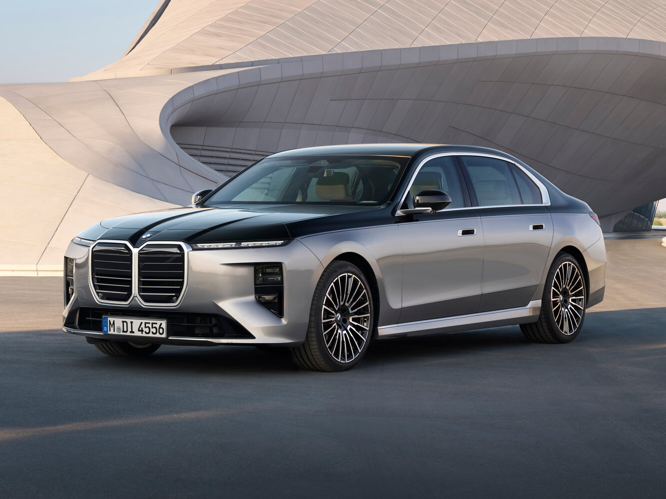 BMW 7 серии VII (G70) Рестайлинг (2026–2026) · 750e 3.0hyb AT (489 л.с.)