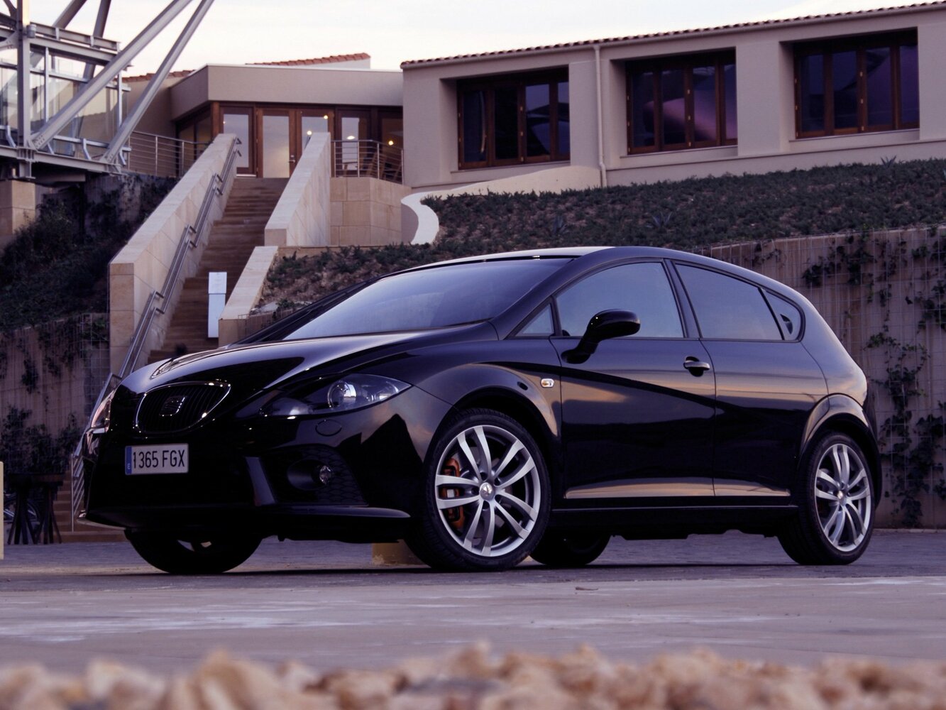 SEAT Leon Cupra II (2006–2009) · 310 2.0 MT (310 л.с.)