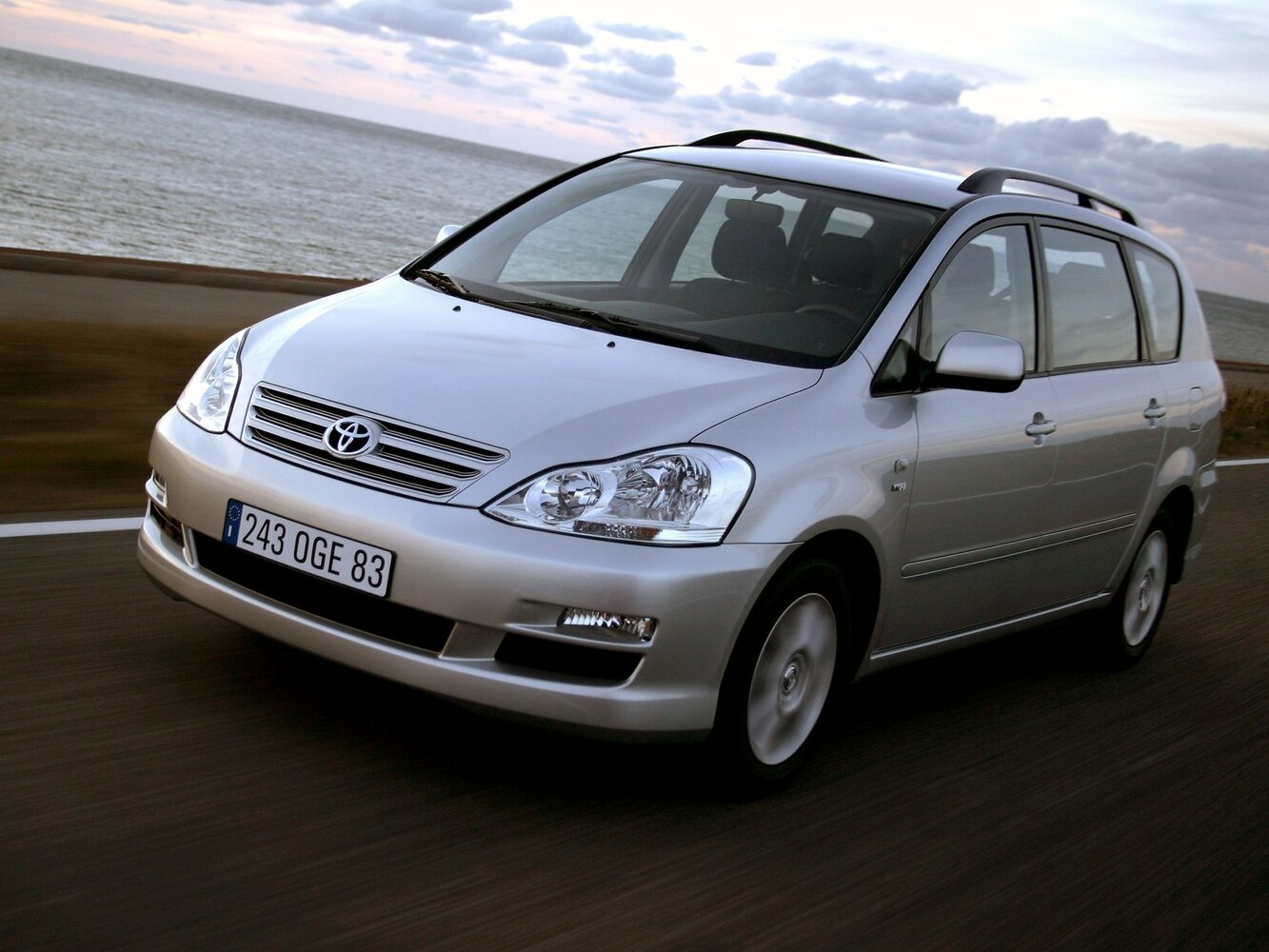 Toyota Avensis Verso I Рестайлинг (2003–2009) · 2.0 MT (150 л.с.)