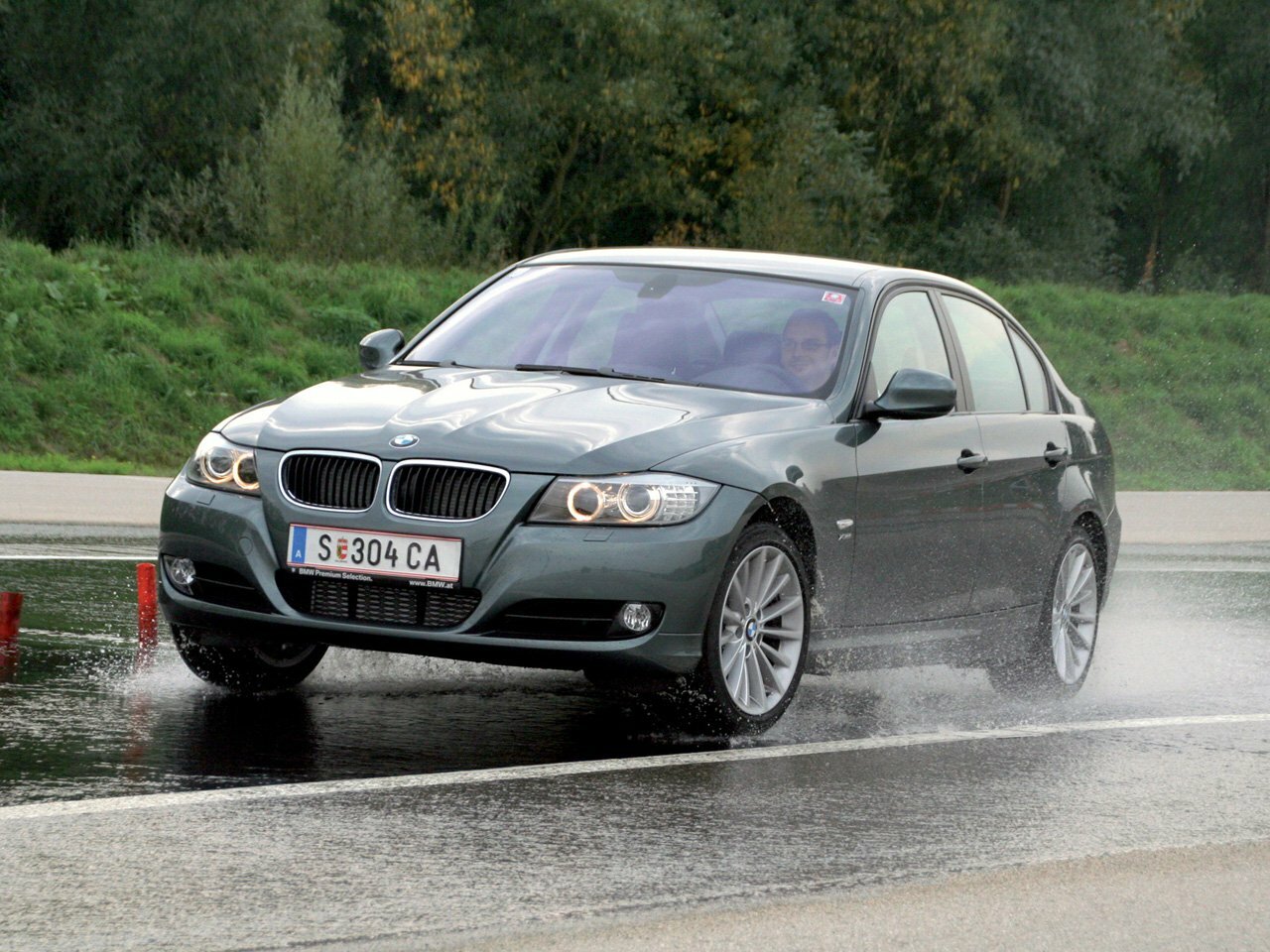 BMW 3 серии V (E90/E91/E92/E93) Рестайлинг (2008–2013) · 318d 2.0d AT (143 л.с.)