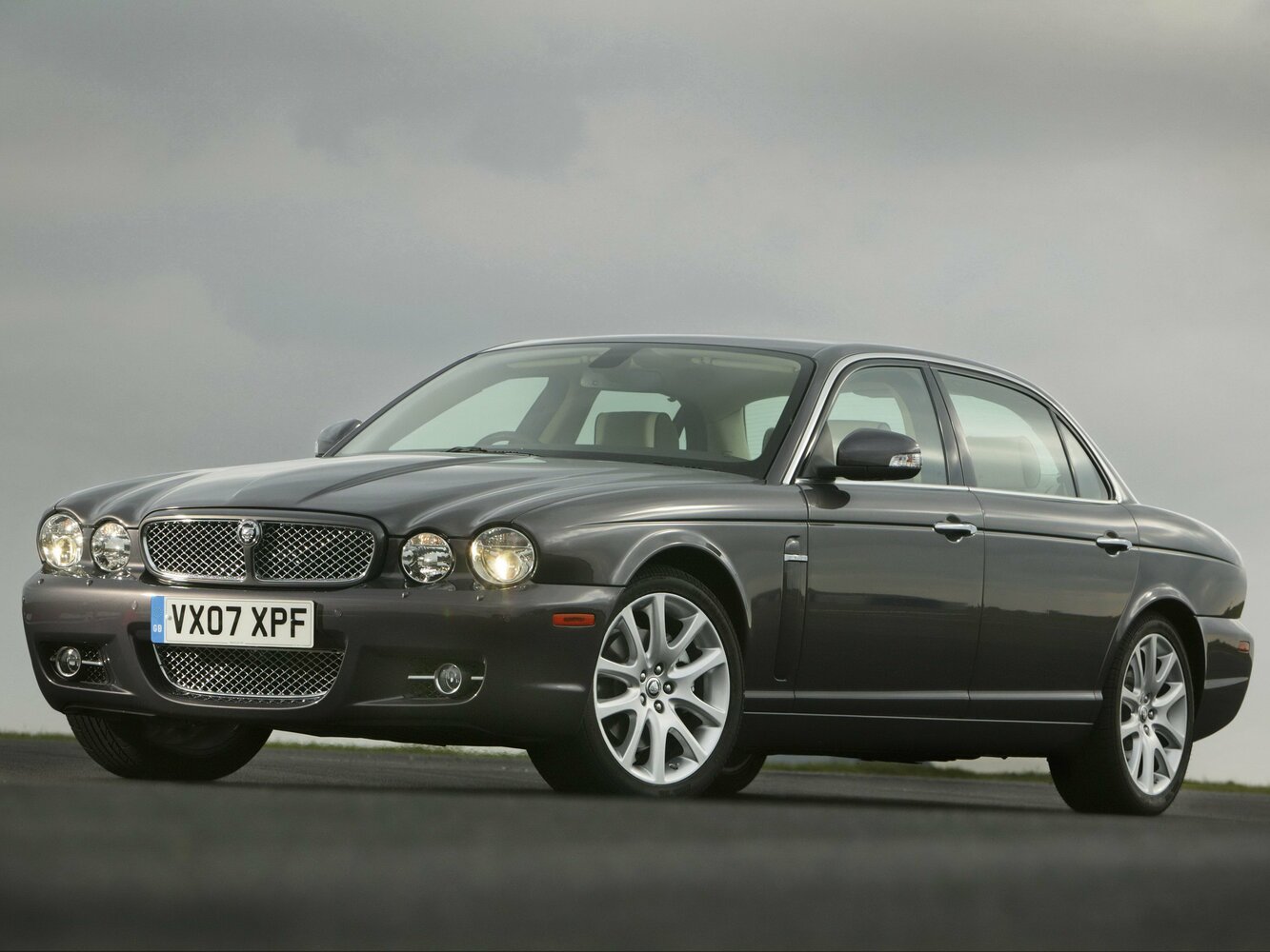 Jaguar XJ III (X350/X358) (2003–2009) · Long 4.2 AT (300 л.с.)