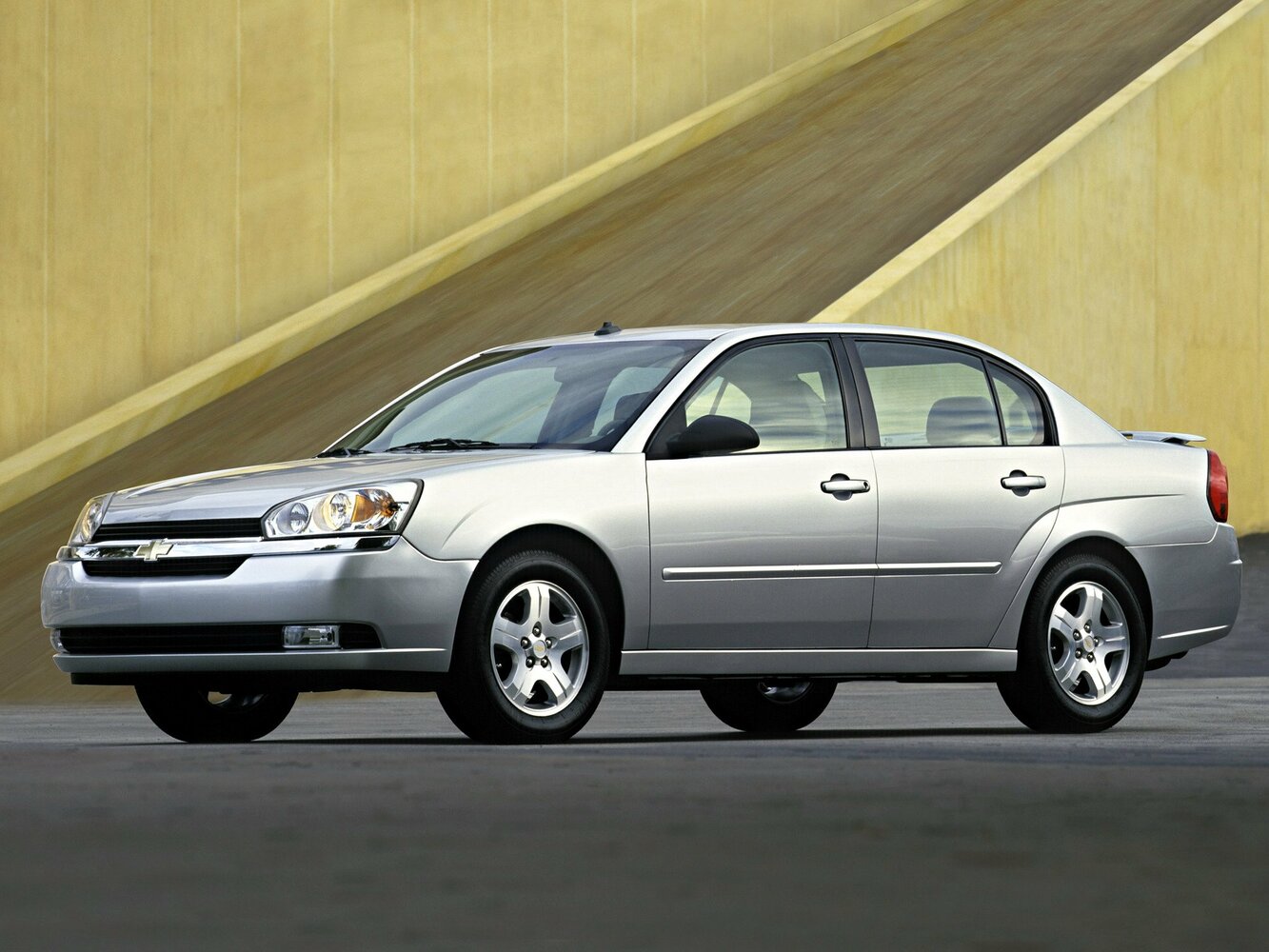 Chevrolet Malibu VI (2003–2006) · 3.9 AT (243 л.с.)