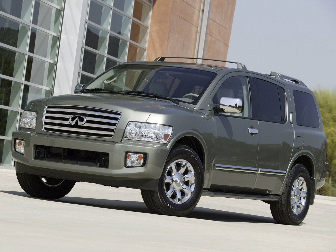 Infiniti QX56 I (2004–2007) · 5.6 AT (320 л.с.)