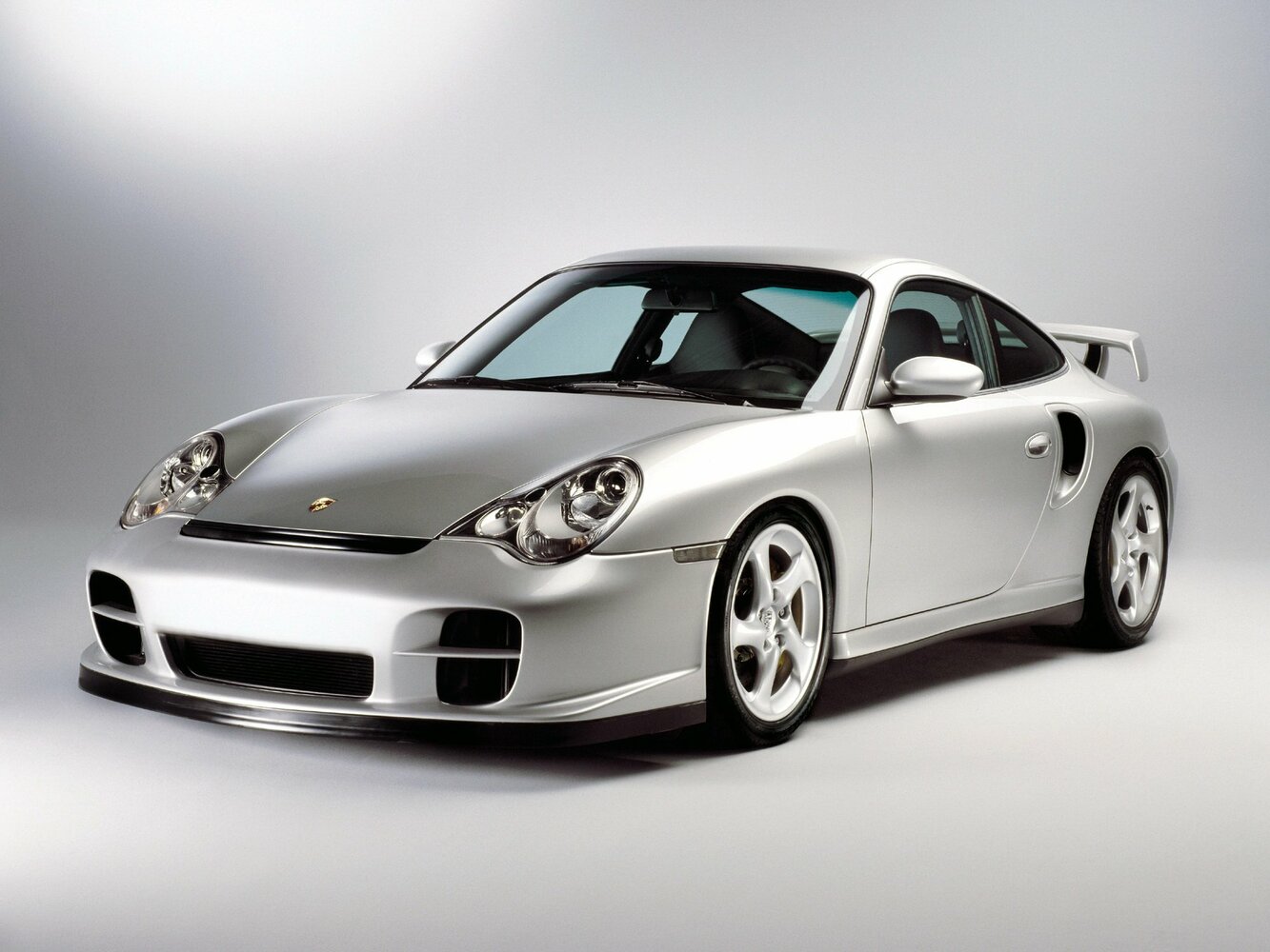 Porsche 911 GT2 996 (2000–2005) · 3.6 MT (483 л.с.)