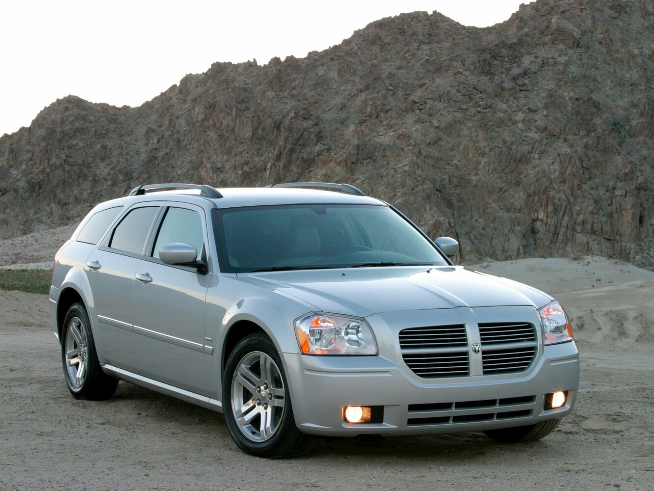 Dodge Magnum II (2003–2007) · 5.7 AT (345 л.с.) 4WD