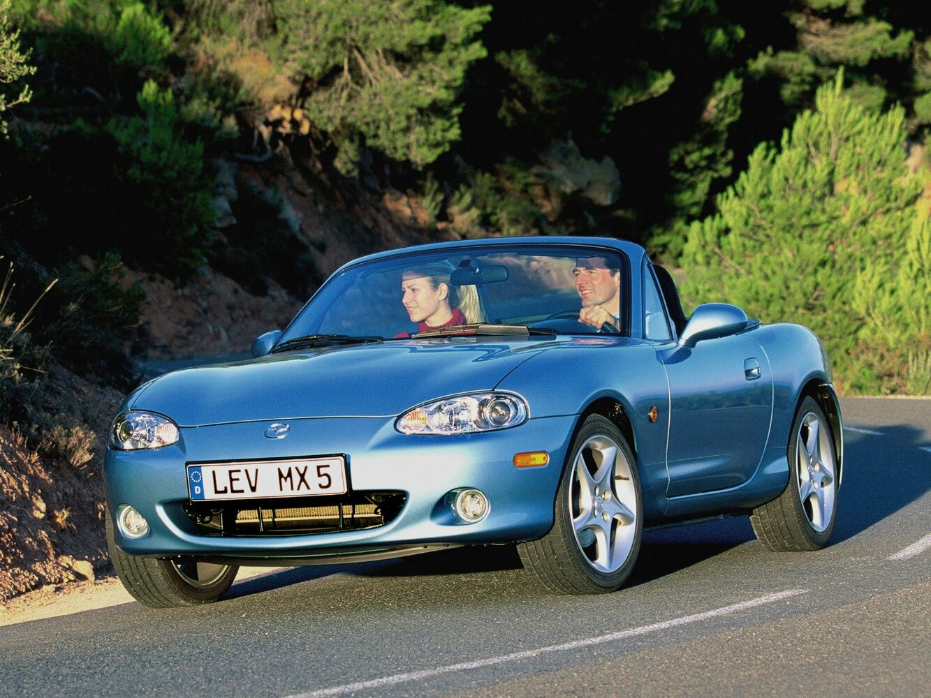 Mazda MX-5 II (NB) Рестайлинг (2001–2005) · 1.6 MT (110 л.с.)