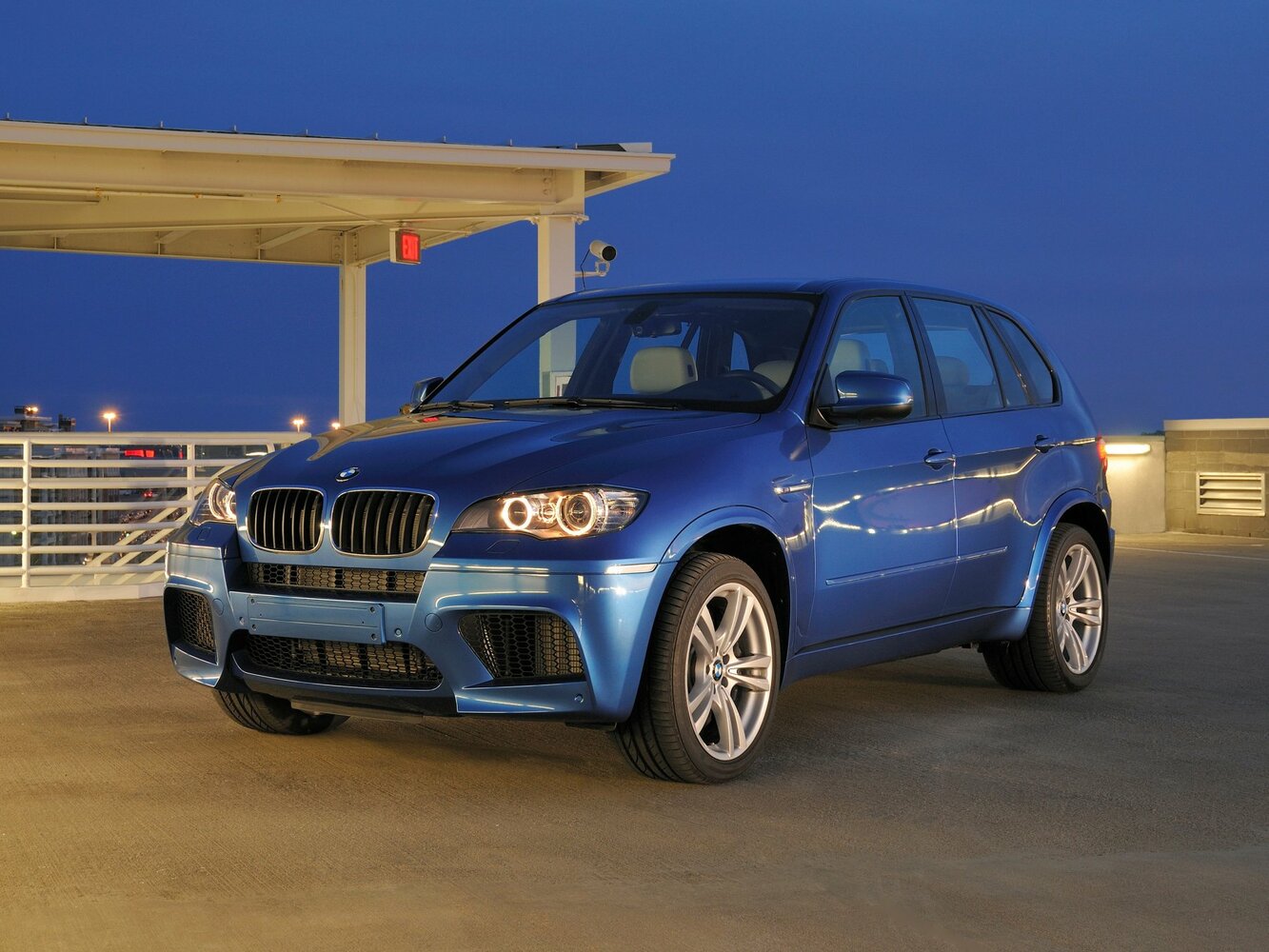 BMW X5 M I (E70) (2009–2013) · 4.4 AT (555 л.с.) 4WD