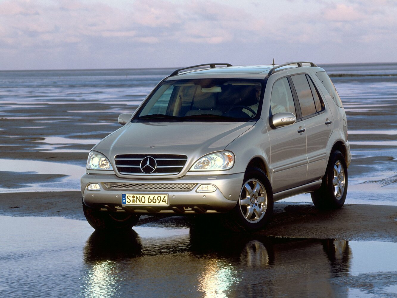 Mercedes-Benz M-Класс I (W163) Рестайлинг (2001–2005) · 350 3.7 AT (235 л.с.) 4WD